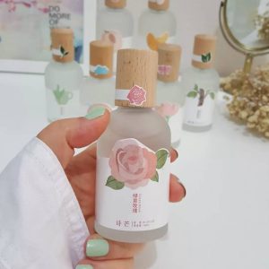 عطر بدن با رایحه طبیعی